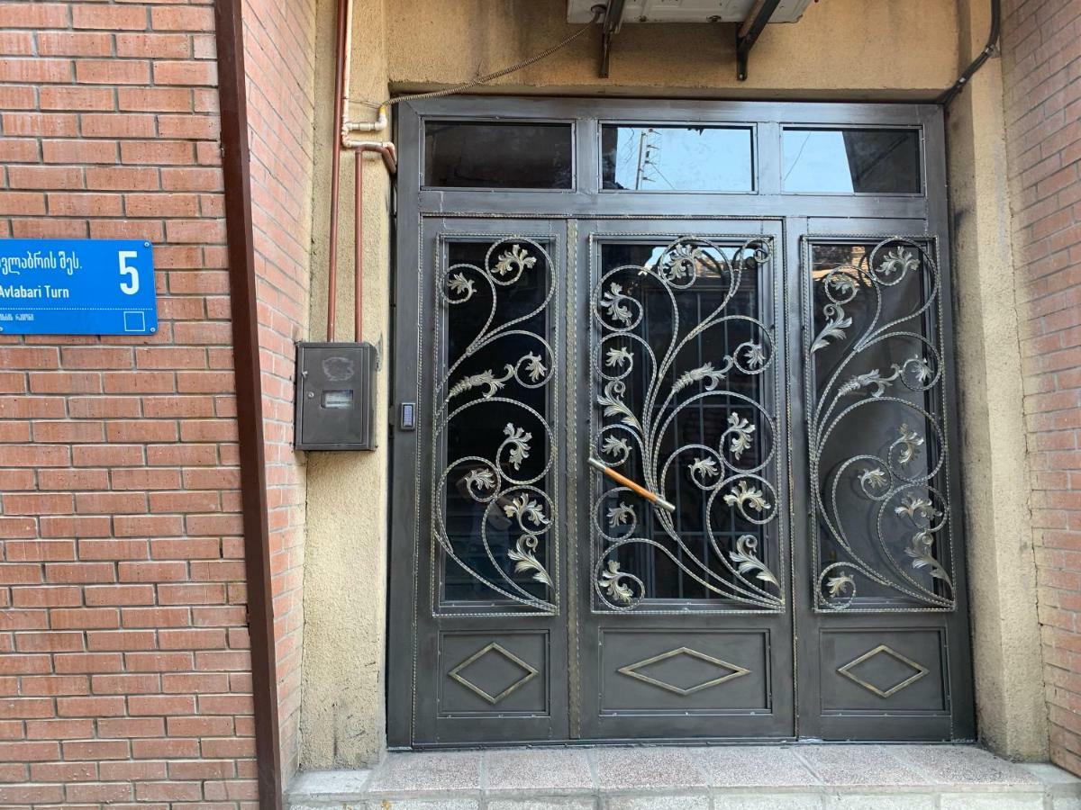 Lilika Apartments On Meskhishvili Tbilisi Bagian luar foto